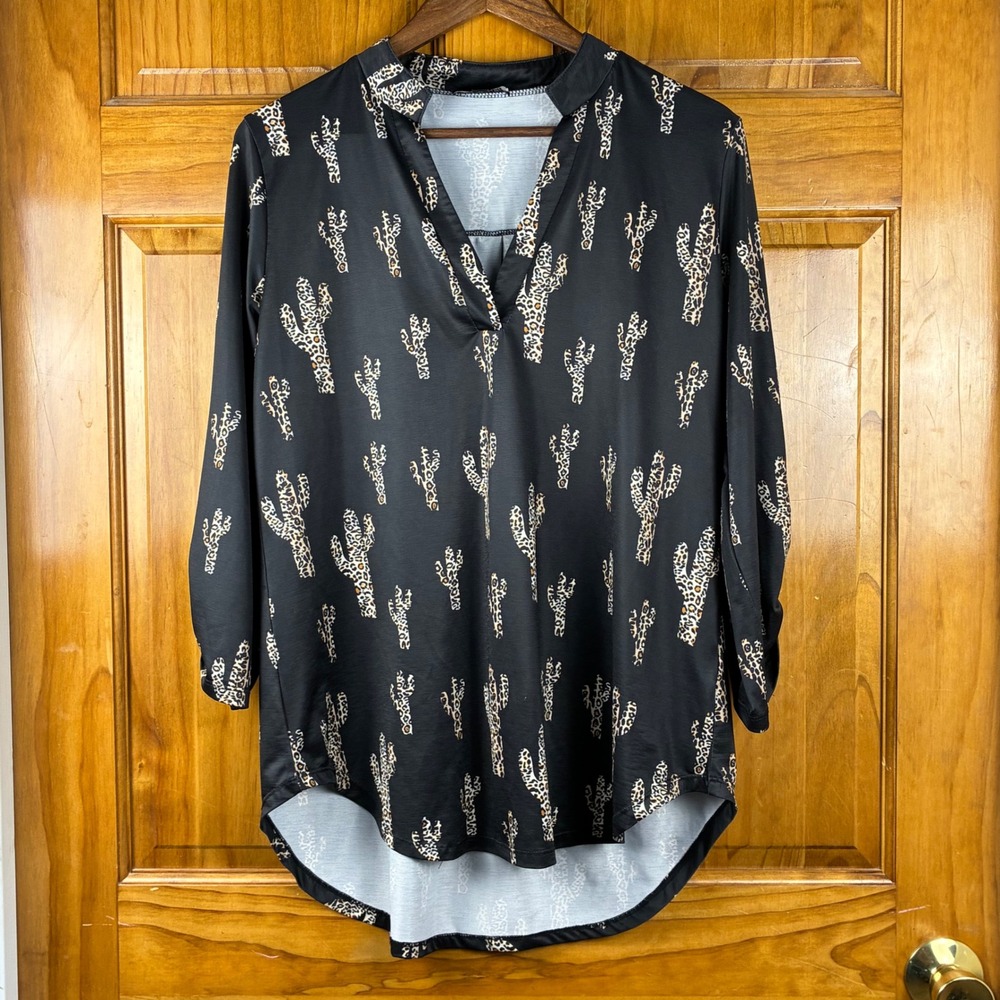 Cowgirl Hardware Black Leopard Cactus Print V-Neck Tunic Top 3/4 Sleeve Large